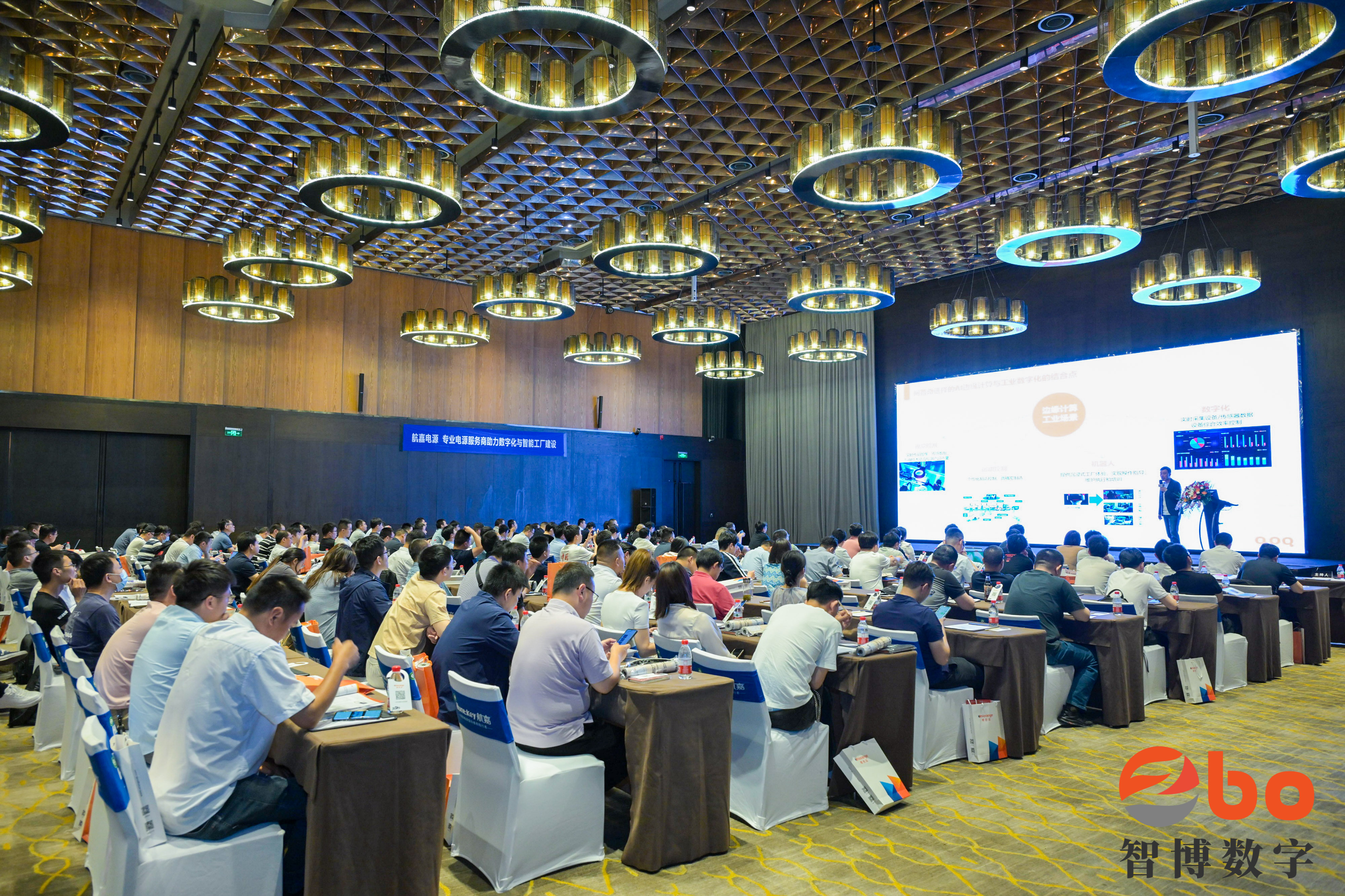 阿普奇亮相武漢數字化論壇，AK系列引領智造新篇章