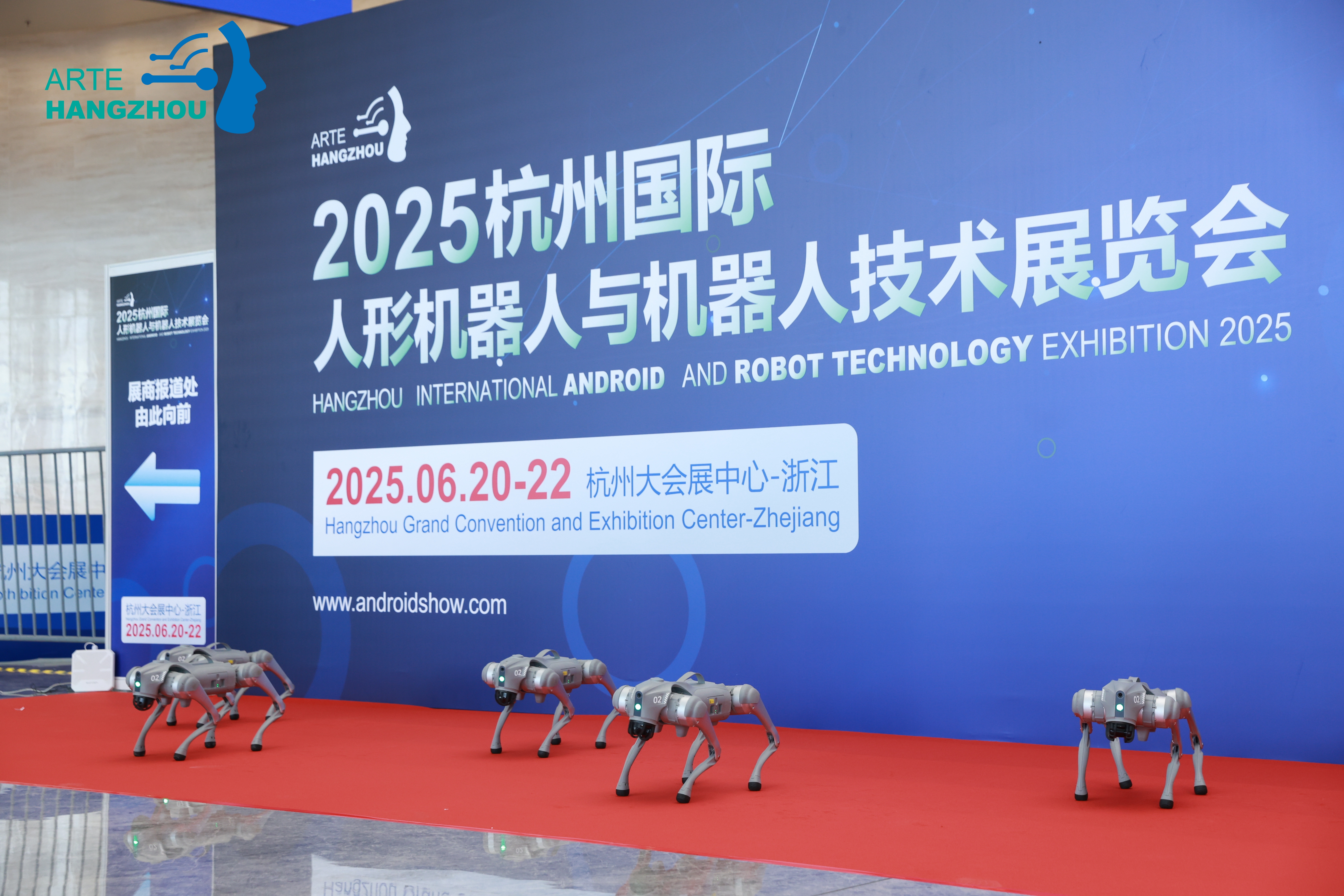 阿普奇“雙腦”控制器亮相杭州人形機器人展，賦能具身智能規?；涞?></a>
                            <figcaption class=