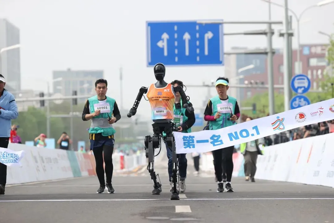 從人形機器人馬拉松開跑看機器人“核心大小腦”的方案優(yōu)勢